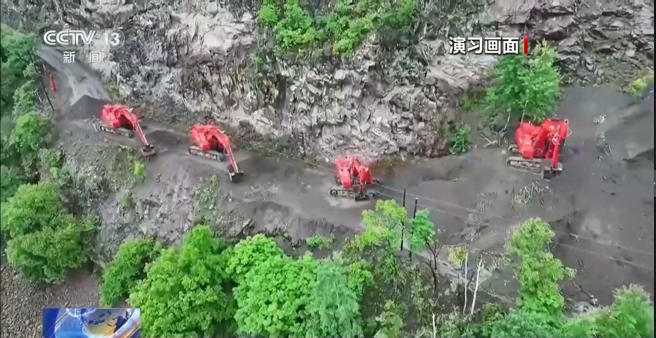 机器狗架基站、无人机运物资 “应急使命·2025”救援黑科技太硬核了(图6)