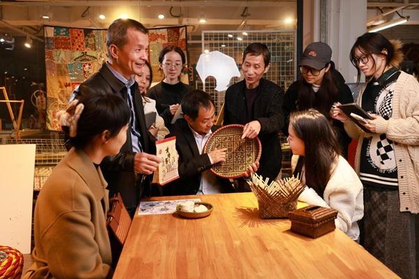 “旧工艺”文化的未机制与大学和大学的“新活