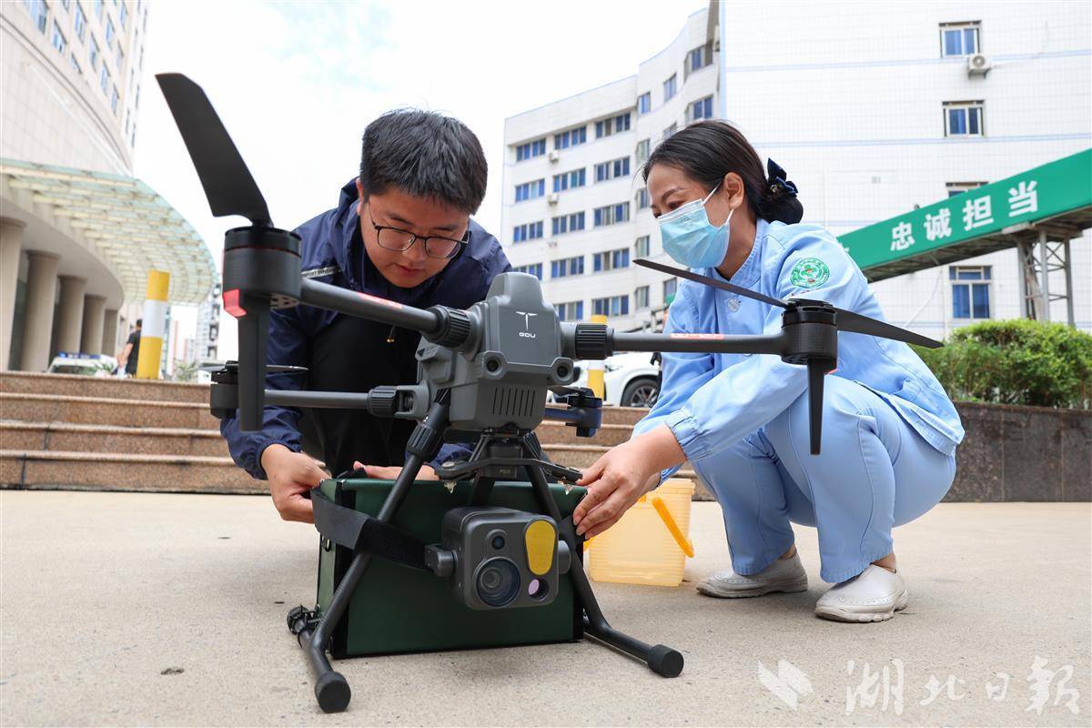 襄阳无人机低空医疗配送首飞成功