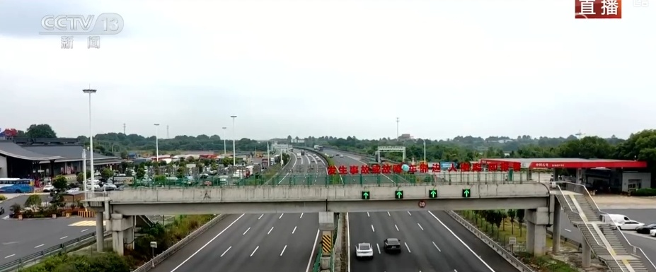 智能技术伴游正在旅行，传统文化使旅途温暖