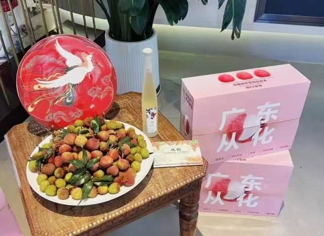 “蜥蜴的香水散布在丝绸之路上，春季押韵与昌