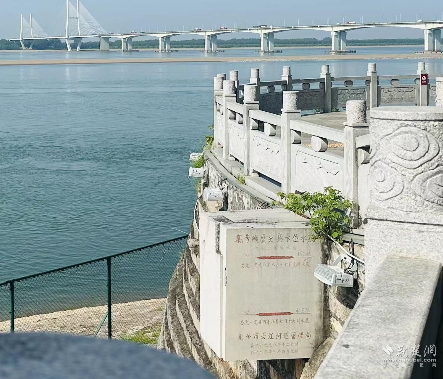 Jingjiang Dike：水根上方的精