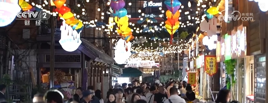 老街商圈展新颜！“老街区+非遗文立异业态”激活消费“青春活力”