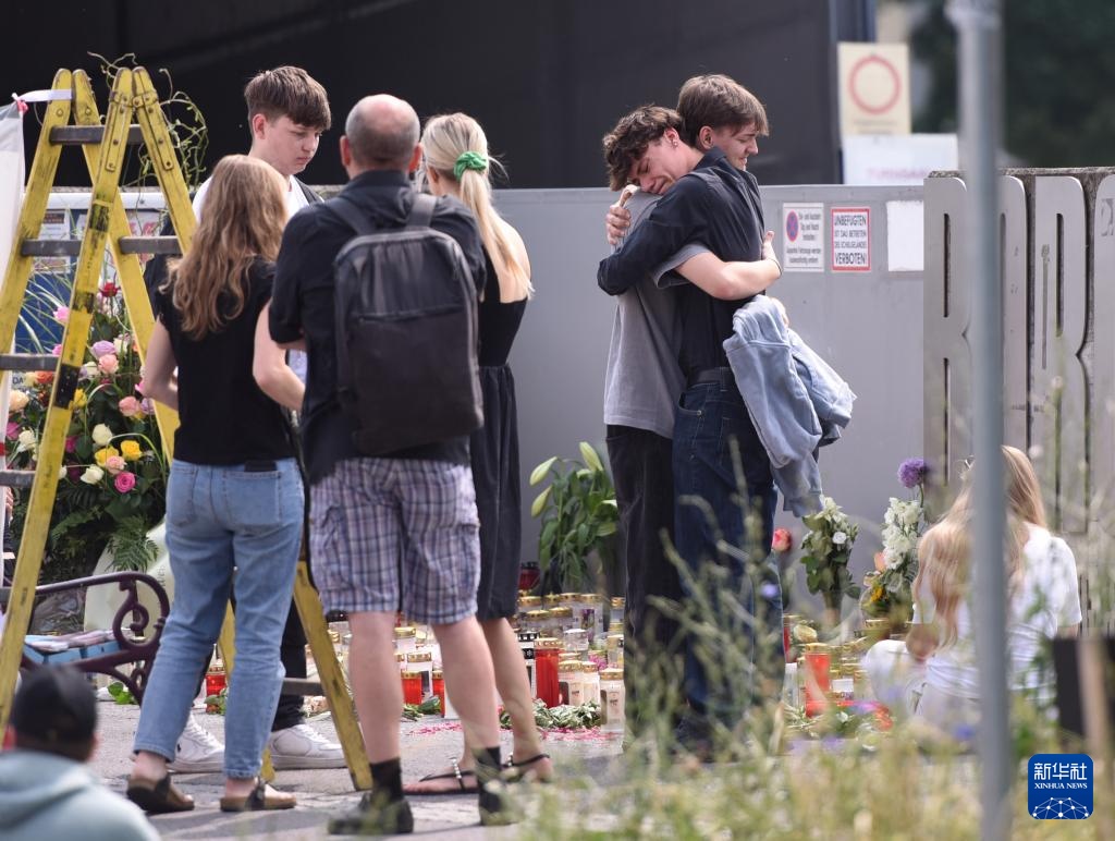 奥地利在校园里罕见射击，死亡人数增加到11