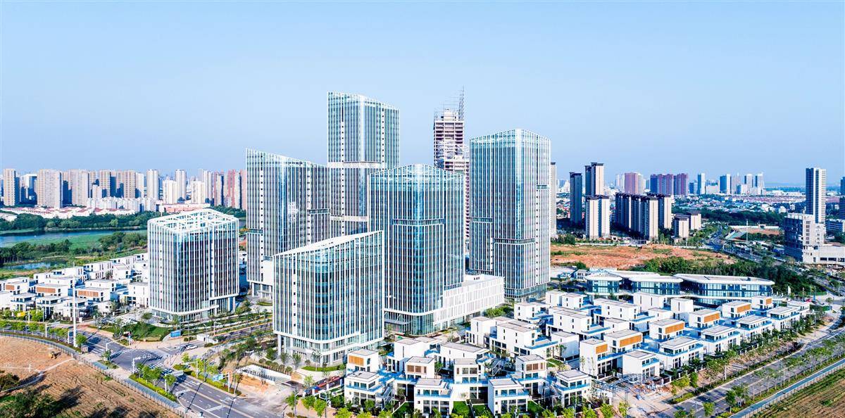 工业和城市人民的综合发展已经显示出结果，范