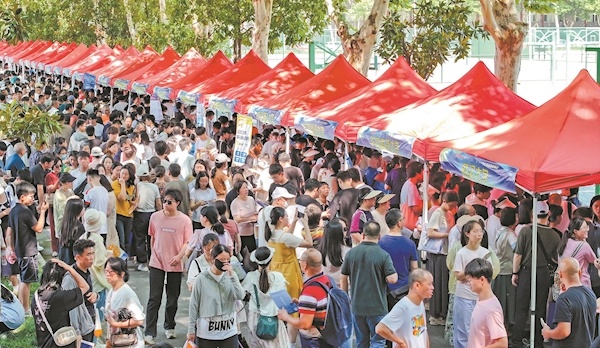 150余所高校摆摊  超6万人次现场咨询 极目新闻高着儿咨询会火爆开场