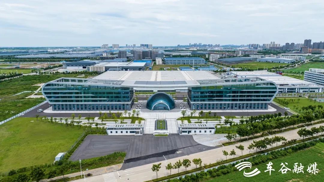 完美体育：重塑！武汉经开区产业结构迈向“百花齐放”(图9)