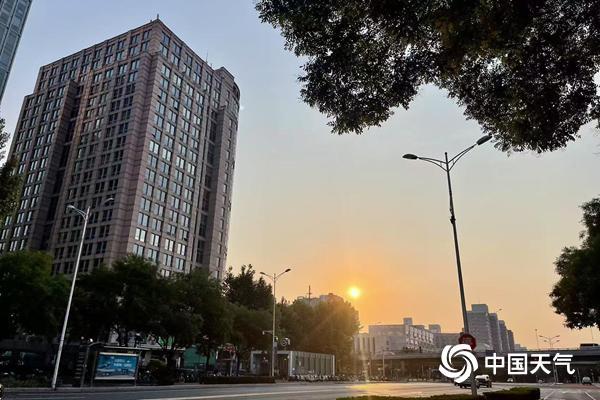 晴热暴晒！北京今日最高气温可达38℃ 明日仍将有高温气候