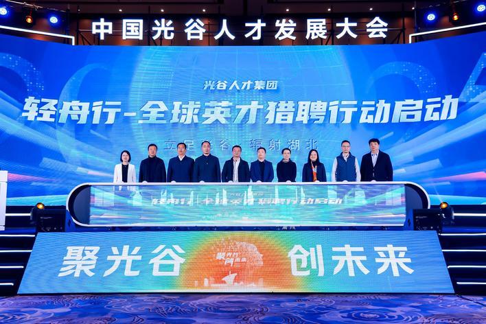 在改善人才平台的国际化水平方面取得了重要的
