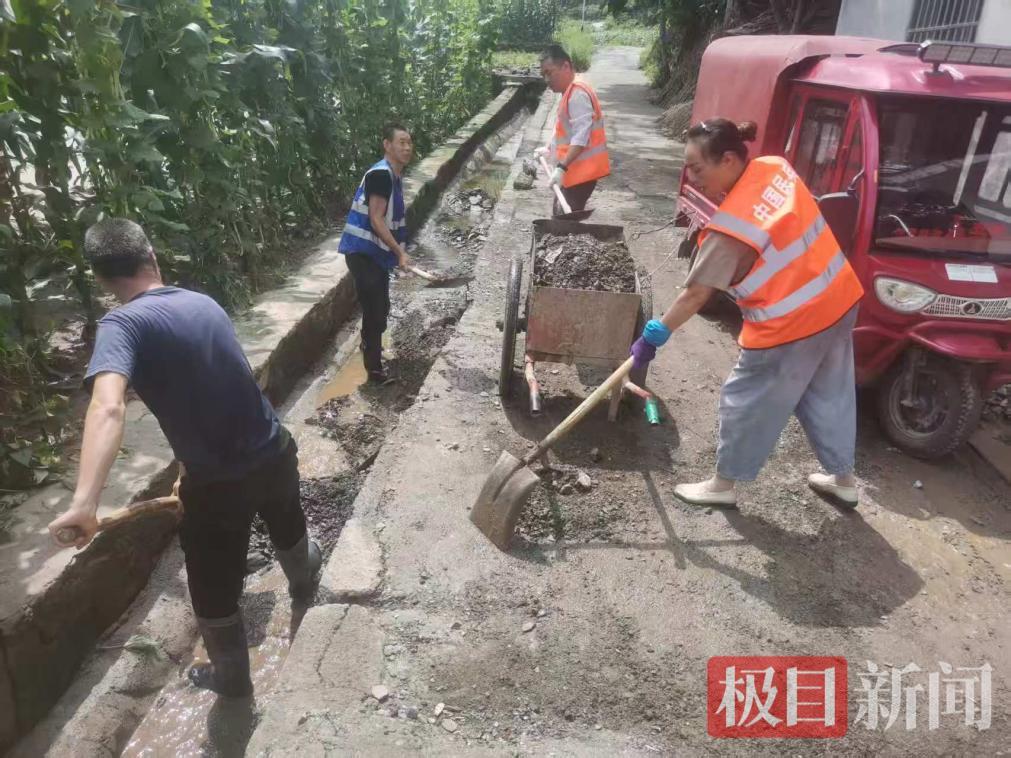 柔肩作桥，铁骨战洪魔！香口乡“铁娘子”用血肉之躯筑起生命防地