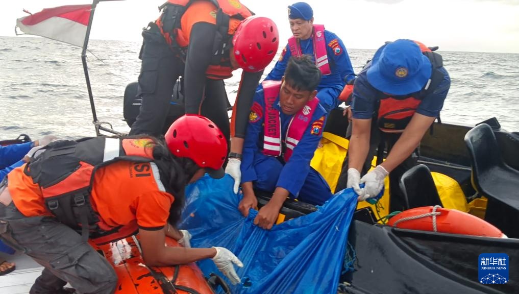 印度尼西亚的沉船tol垂死于10，25其他人丢失了