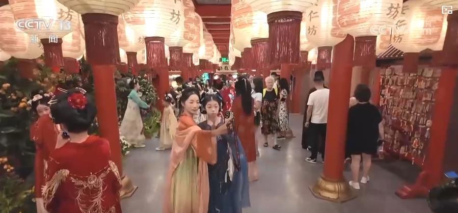 暑期游新玩法：影视元素加持 主题游成文旅消费新增长点