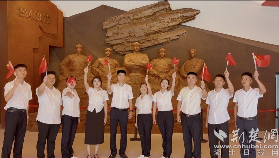 Yingshan通过演唱目标继承了红色基因