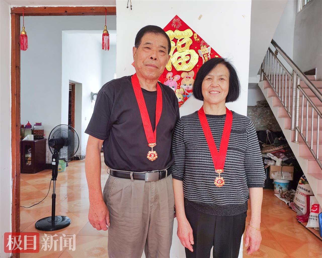 湖北的“ 50年的荣耀”在盲人日期时落在一见钟