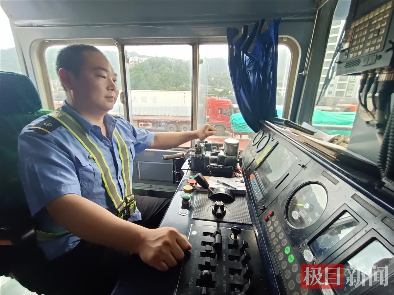 十堰首开“一单制”铁水联运专列，光伏资料运送敞开才智物流新时代