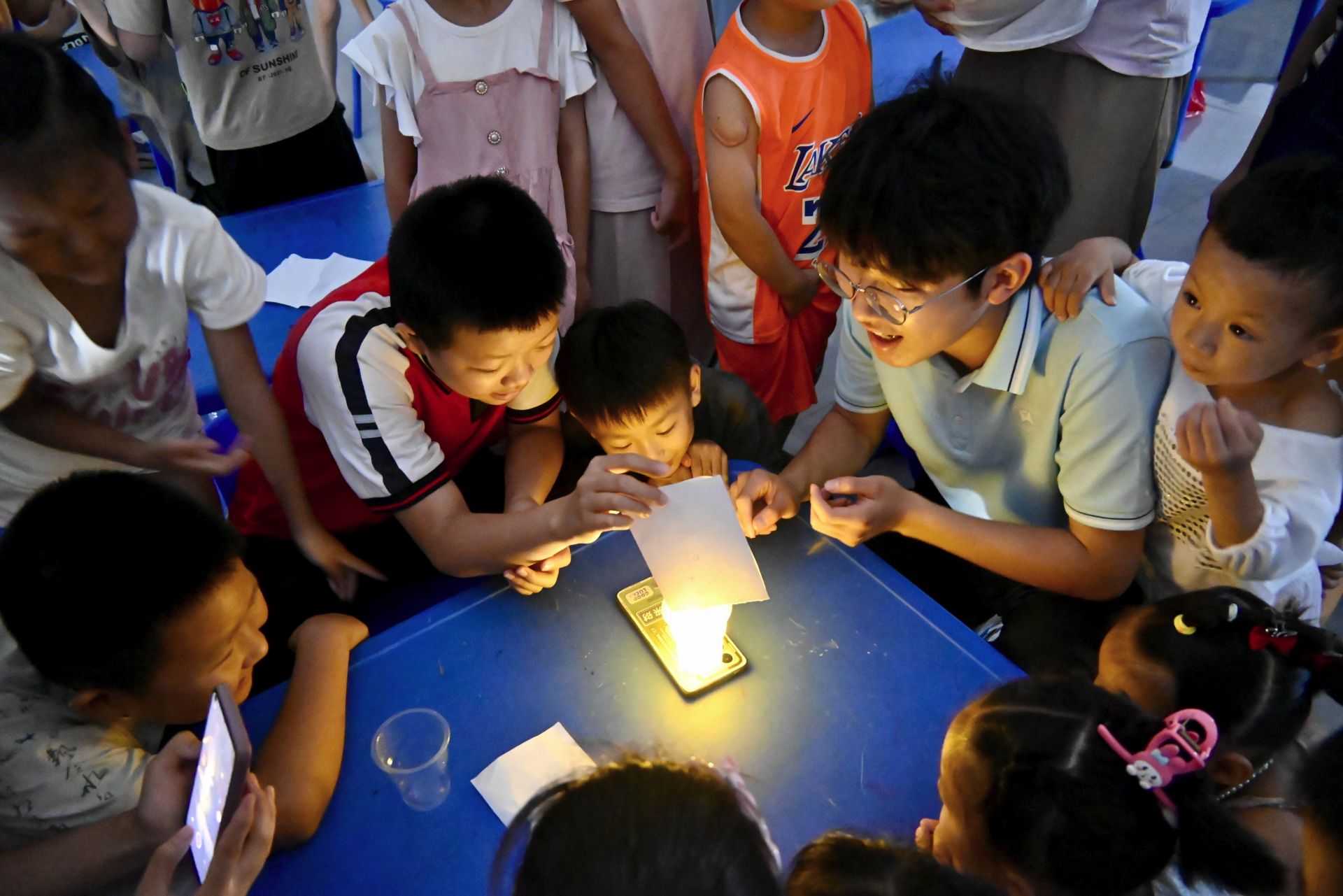 童年的护理和“幸福”的“现实” -Yingcheng努力保