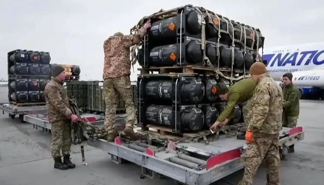 美国政府恢复了向乌克兰运送武器