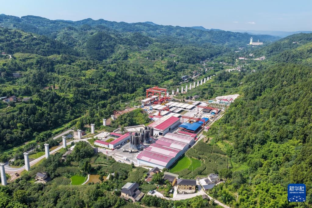 Chongqing-Wanzhou的高速铁路建设正在有序地进行