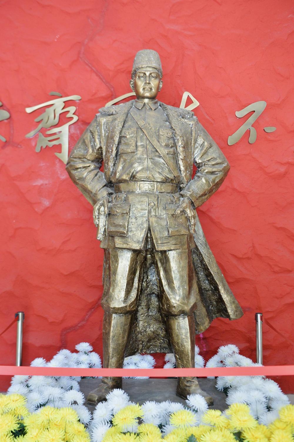 铭记前史 思念先烈｜终身践一诺 独臂退伍老兵为勇士守墓四十载