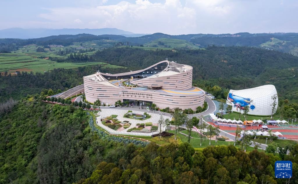 夏季,探索世界自然遗产博物馆的神圣化石土地