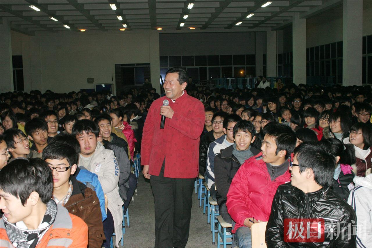 从资金到126名学生捐赠自己的身体，追随Jinchu的