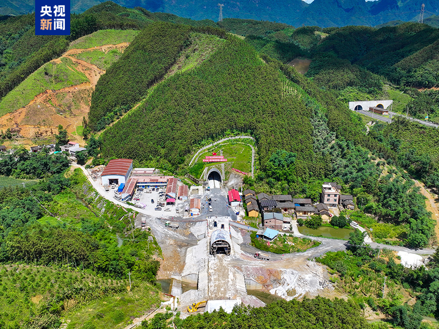进度条改写 柳梧铁路全线最长地道顺畅贯穿