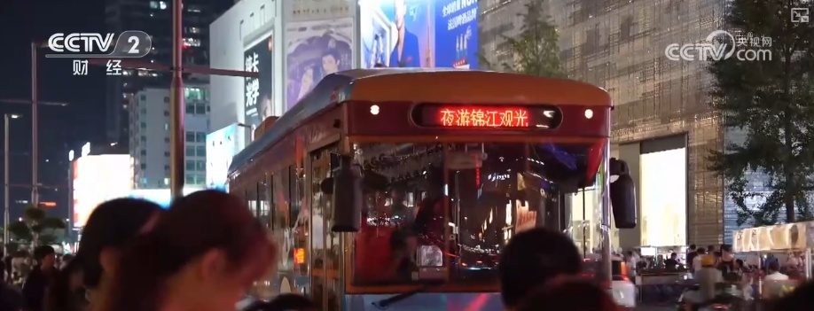 把戏“夜”态燃动夏天夜游消费热力 玩法“上新”撬动“八小时外”经济新支点