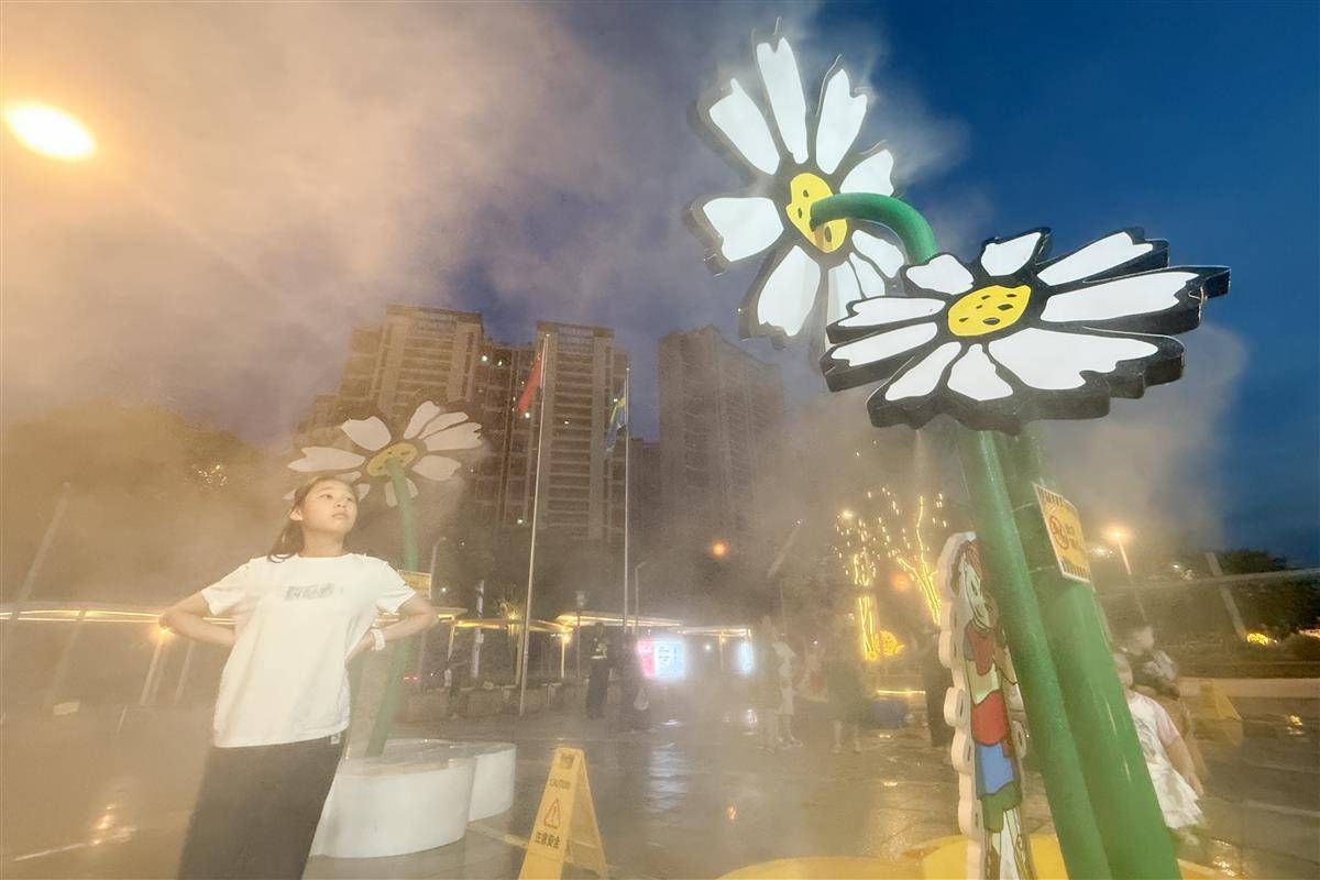 雾森送清凉 夜消费升温