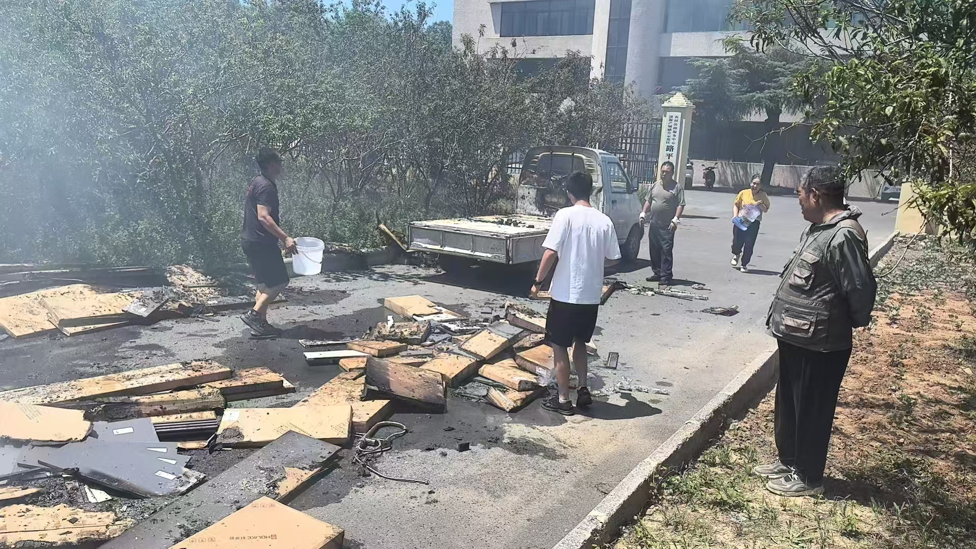 00后消防员赶考途中挺身救火！“考试能够耽搁，但人命和产业安全耽搁不得”