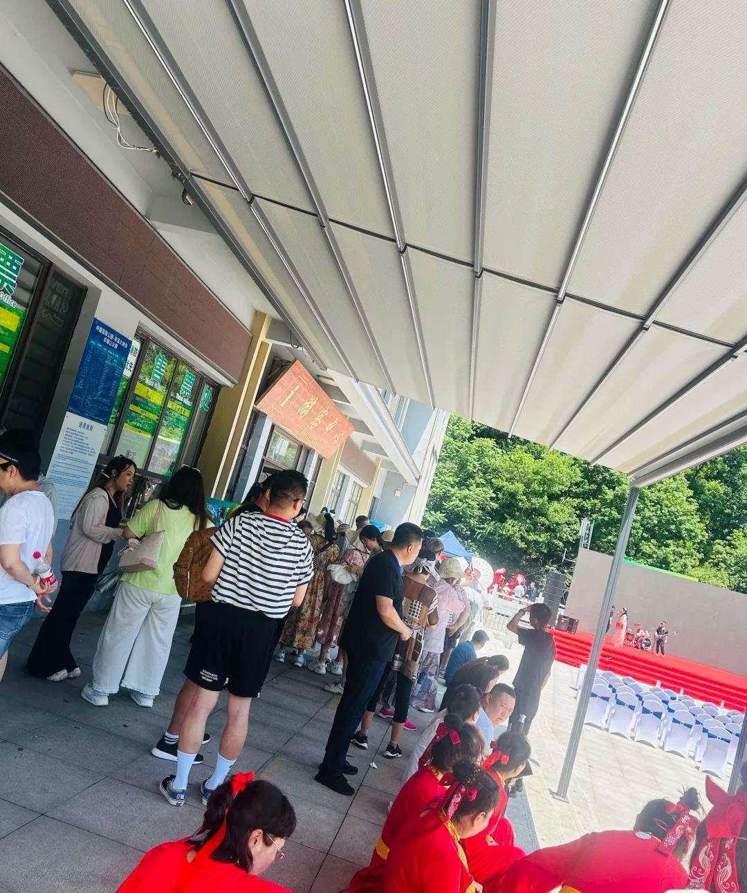 Liaoning的Benxi大峡谷在中午发现了功率输出。风景