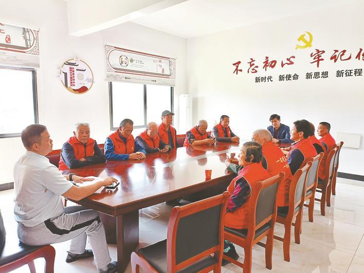 面临三任老支书的重托，他睡村部、建厂房、带负债村翻身 “车轮书记”汪军：7年10万公里跑出复兴路
