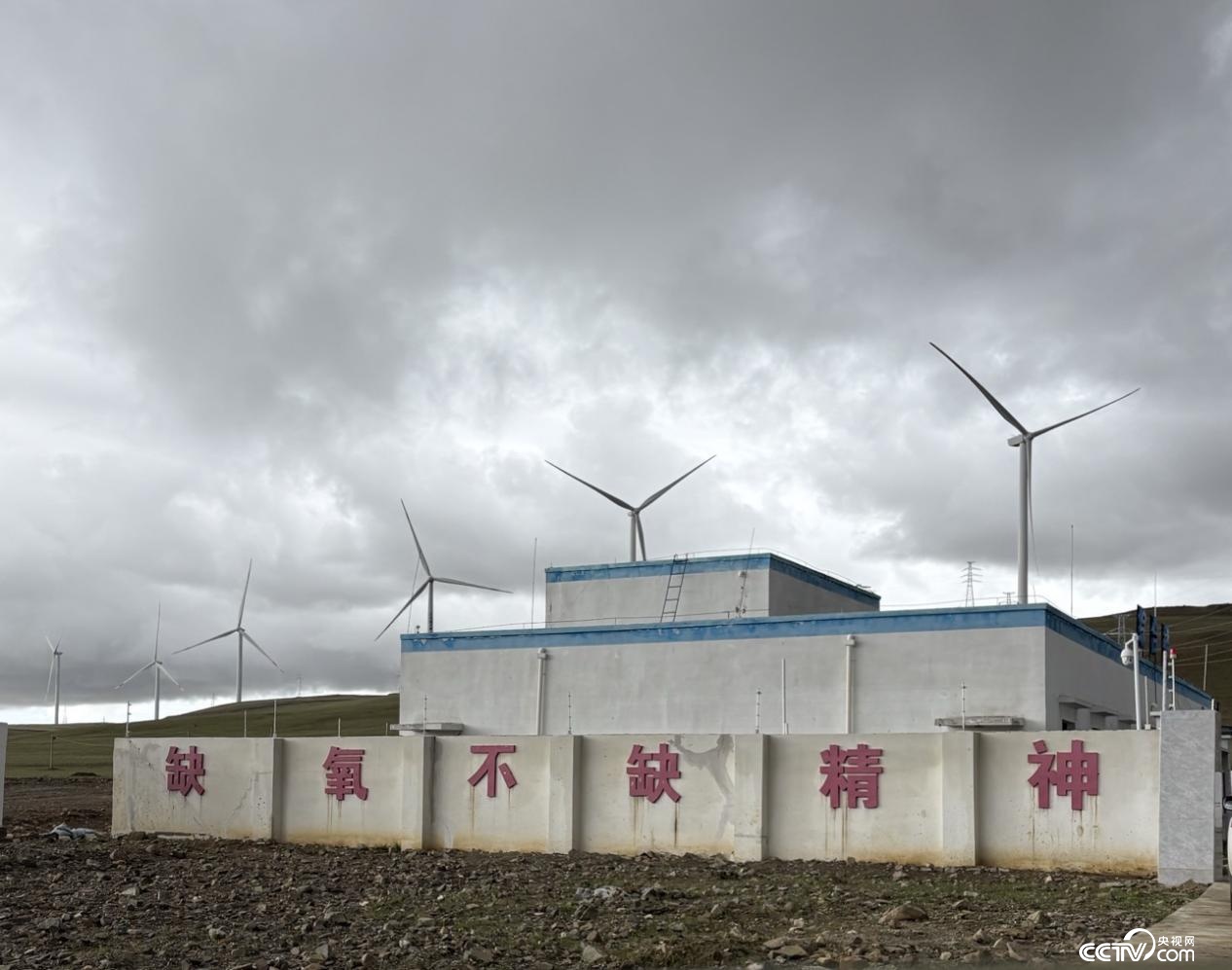 60年的荣耀•我们的房子追逐房屋屋顶上的风：参