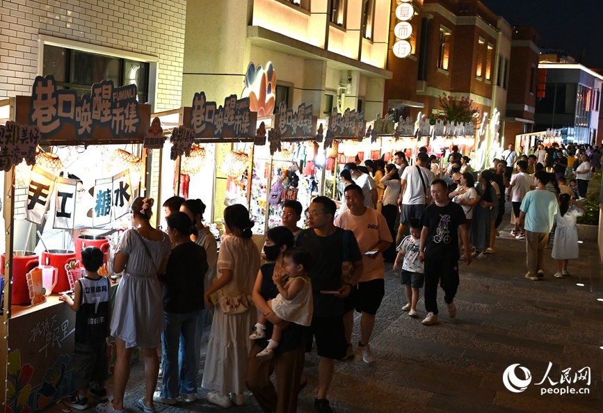 郑州进入风景秀丽的地方，街区和商业区，以发