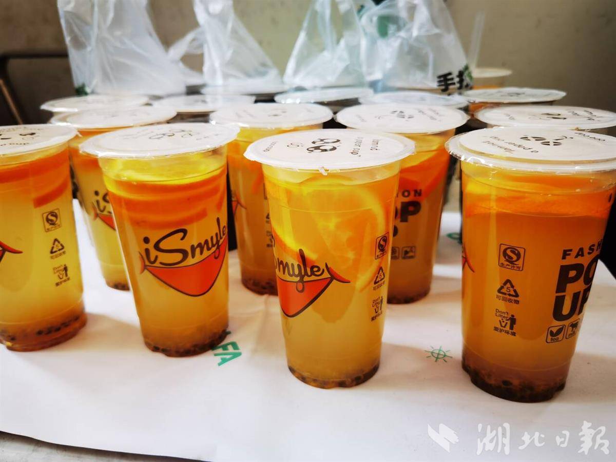 高温下的“清凉驿站”：武汉公交560路公交司机暖心行动获赞