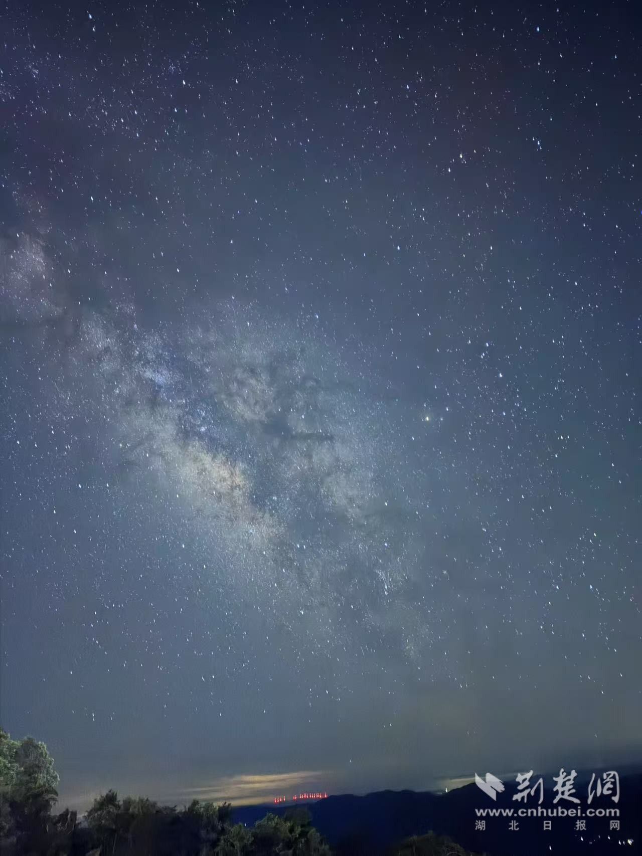 【外籍博主荆楚行】武当山夜空繁星似锦，阿珉：我拍到了银河！