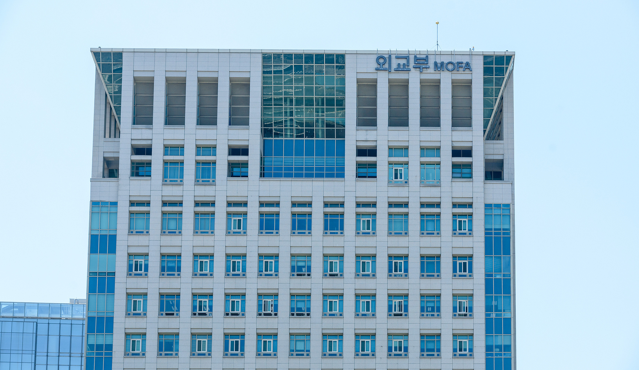 特朗普要求在韩国进行100亿美元的军事支出，韩