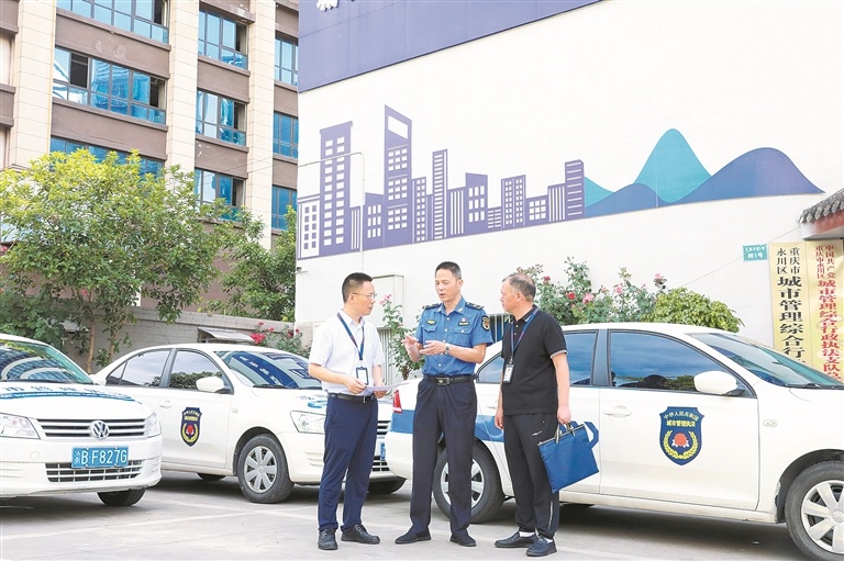 定期与日常工作保持联系,确保公共巴士开放