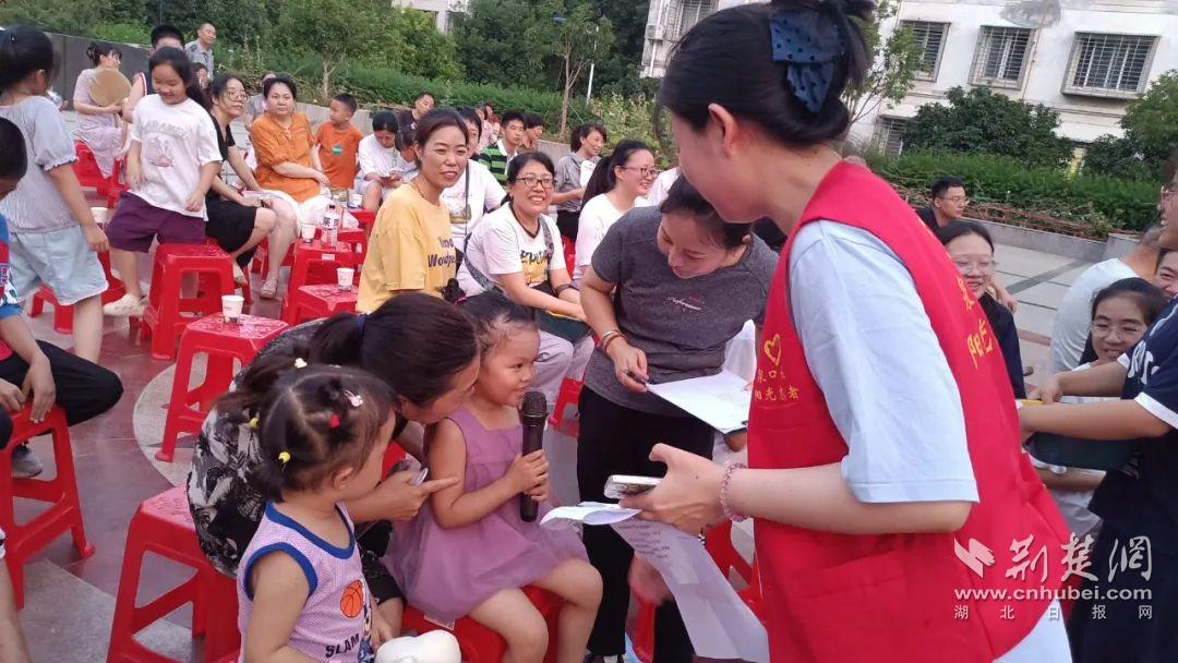 我们一定会传递夏日之夜的光明和阴影。