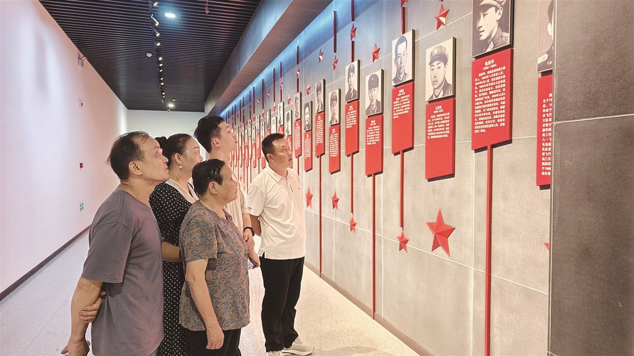 41年前，长子在边界上死后，耶钦的母亲送三个孩