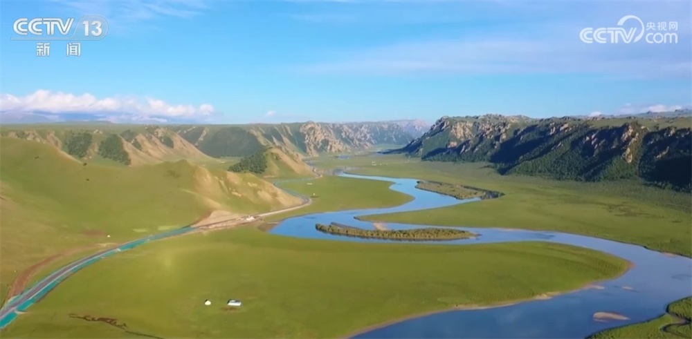 我们家园每个地区的夏季景观与基于风景如画的“美丽经济”一样壮观。