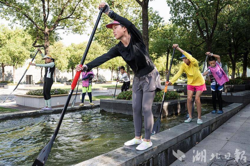 武汉夏日剪影 水上运动飞跃浪漫江湖(图2)