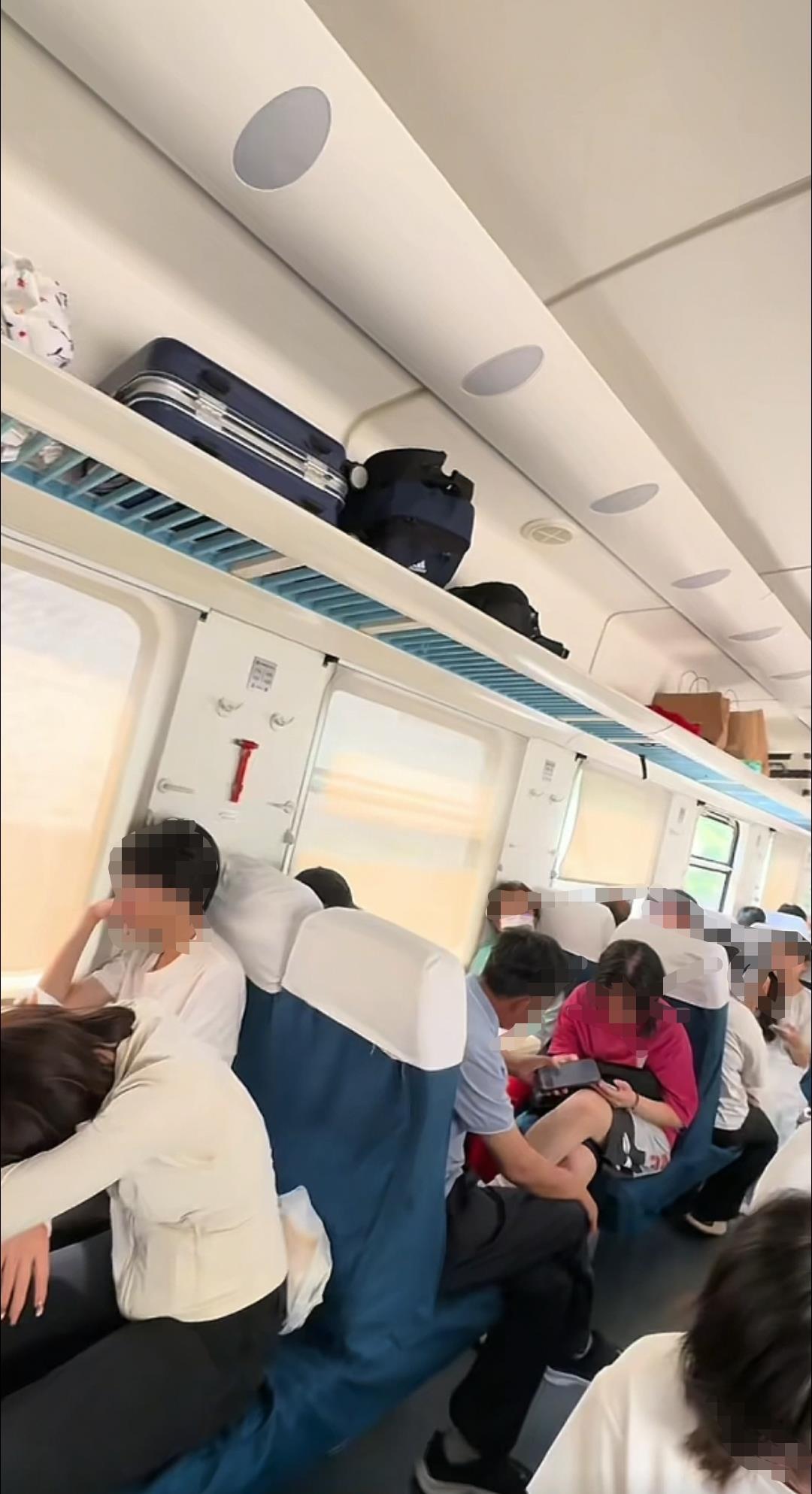 大连3.3级地震产生时有列车暂时泊车避险，多趟列车晚点，12306客服称晚点旅客可现场退票
