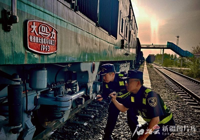 比上一年提早42天 霍尔果斯口岸通行中欧（中亚）班列打破5000列