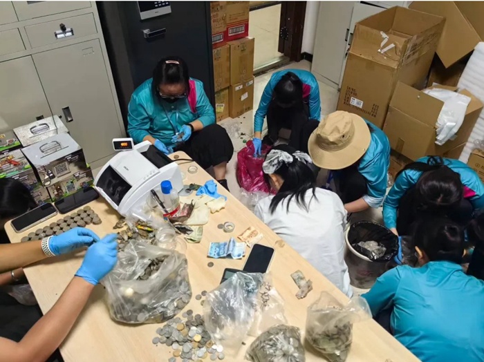 江苏省南东的动物园赞扬了“清除希望团体”的