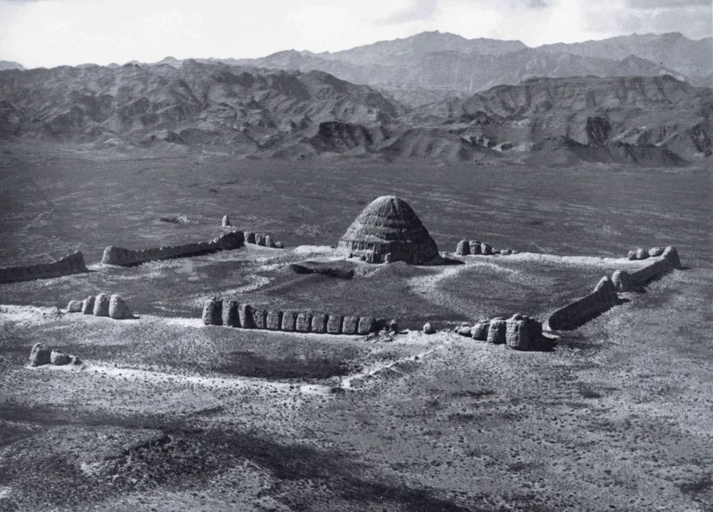 在XIXIA陵墓寻找中国