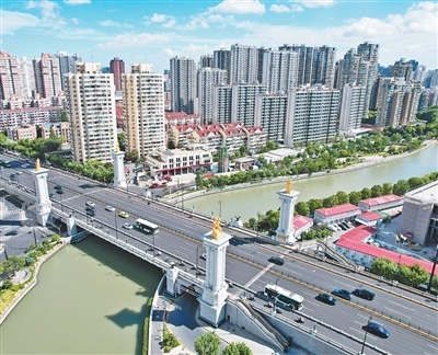 上海的这条母亲河已经从黑色变为清晰。 “我家