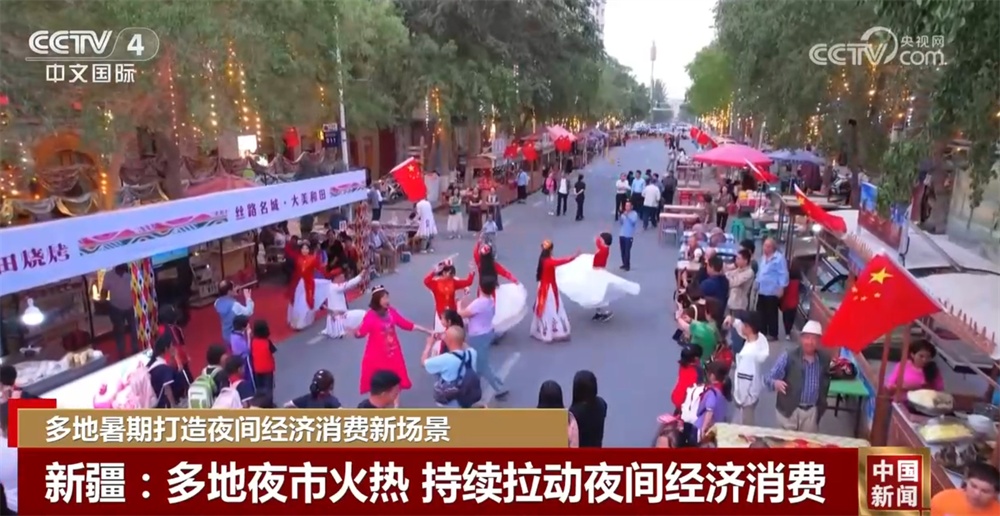 夜市，夜旅行，“夜间玩在水中” ...五颜六色的