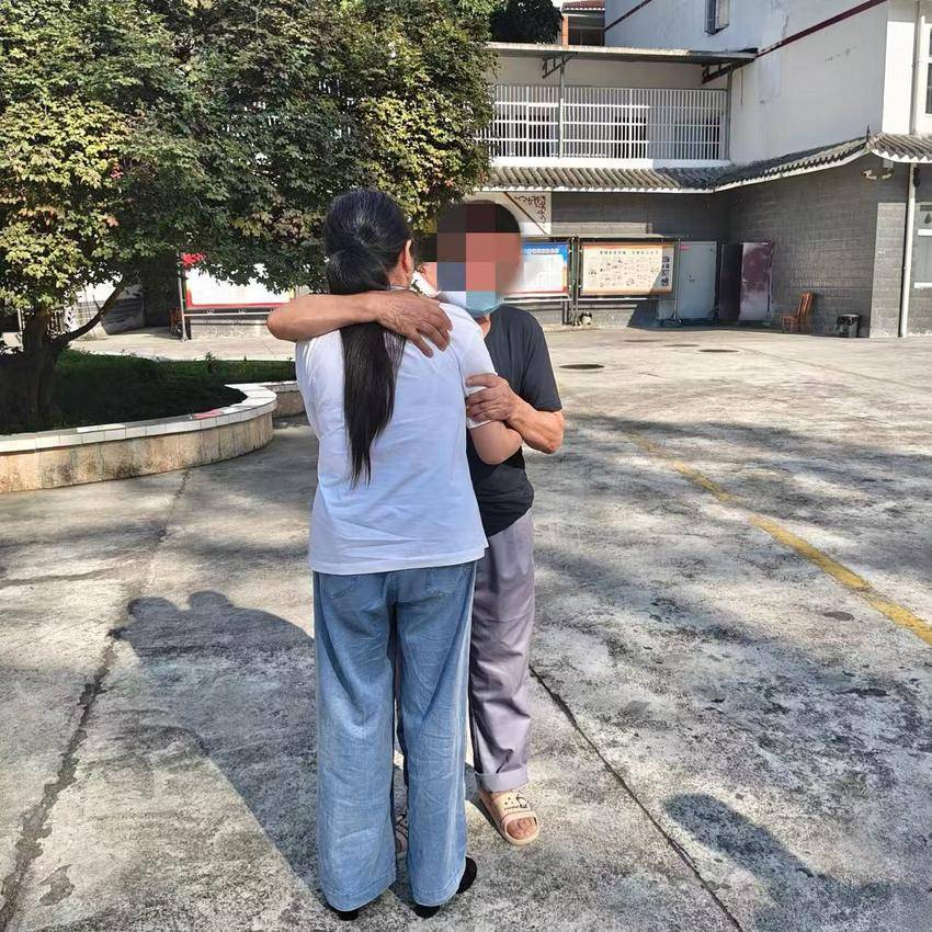 Xuan Engaoluo：兄弟姐妹分开了40多年，最后重新结束了