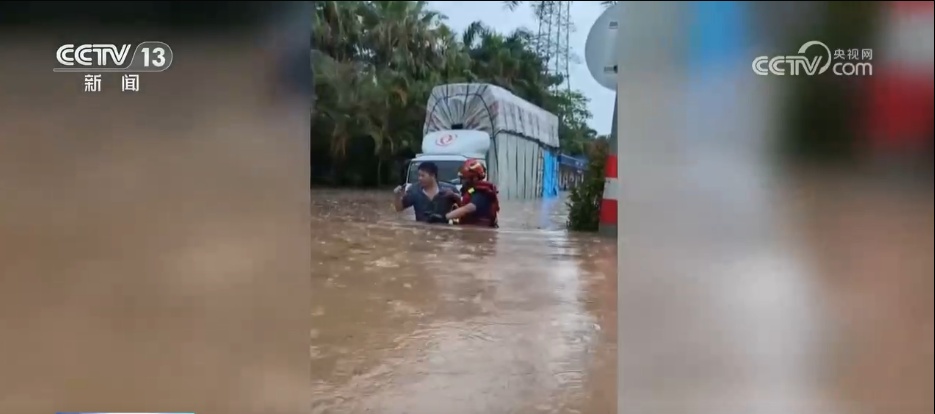 许多地方和部门都以“雨”对“洪水”做出回应