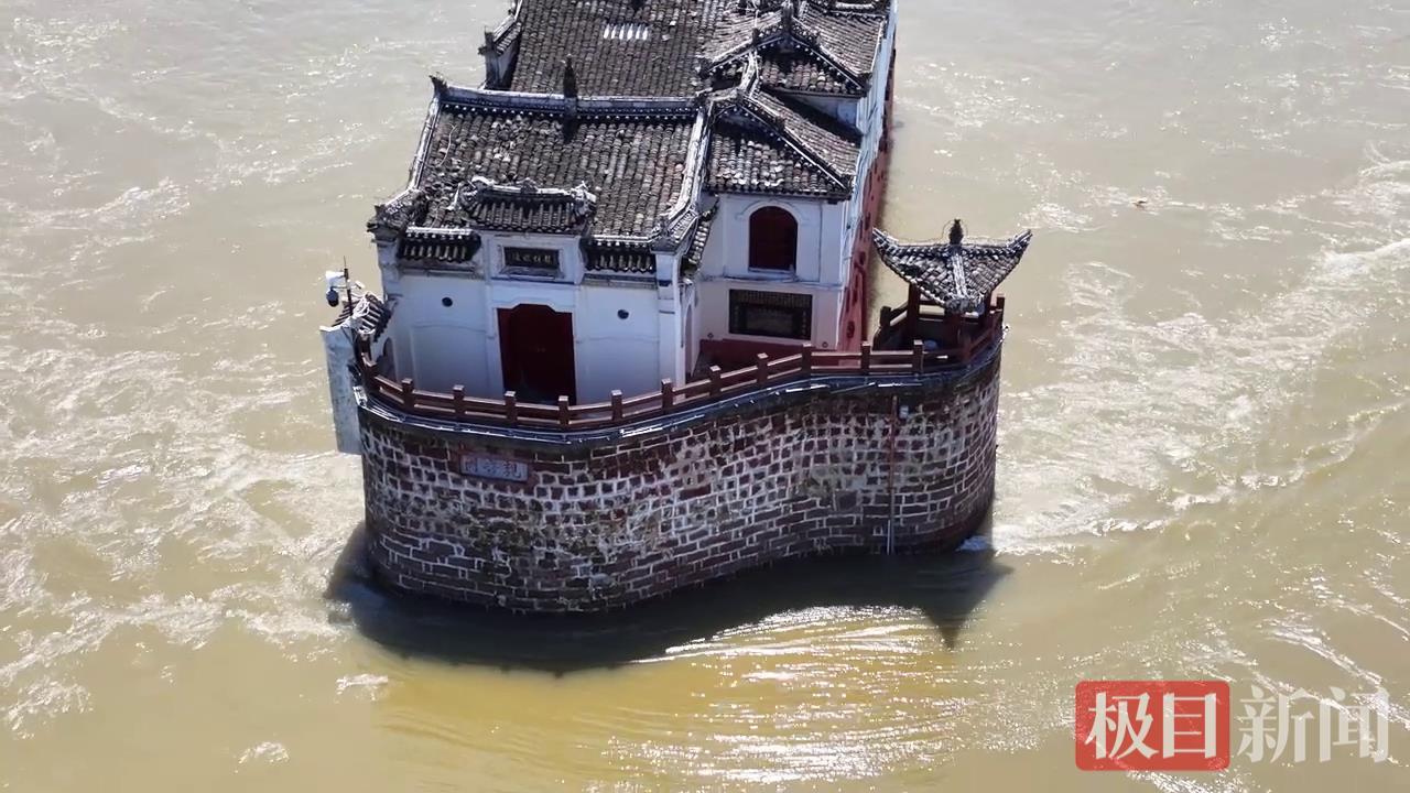 长河淹没了古尼的亭子，“和平强”站了